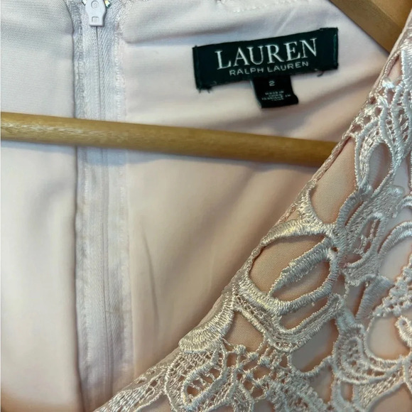 Lauren Ralph Lauren Blush Pink Lace Cut Out Scoop Neck Cap Sleeve Dress Size 2 - Picture 4 of 5